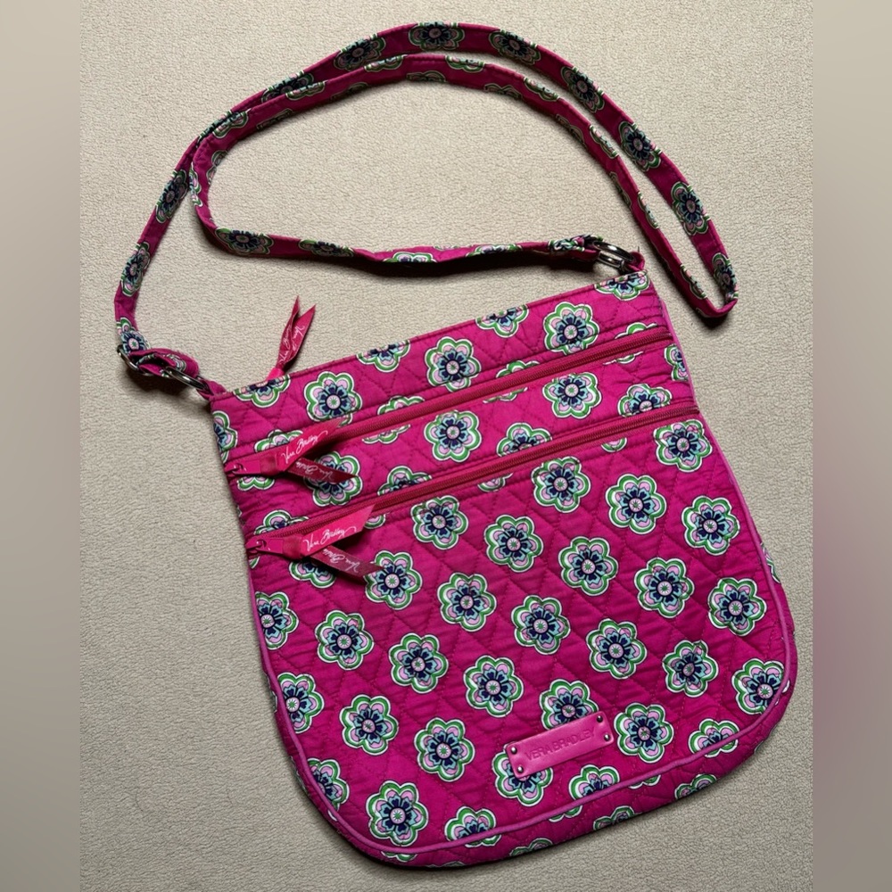 Vera Bradley Petite Double Zip Hipster Raspberry Medallion. EUC